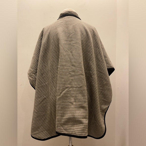 Free people Acrylic Zip Front Cape - Picture 6 of 8